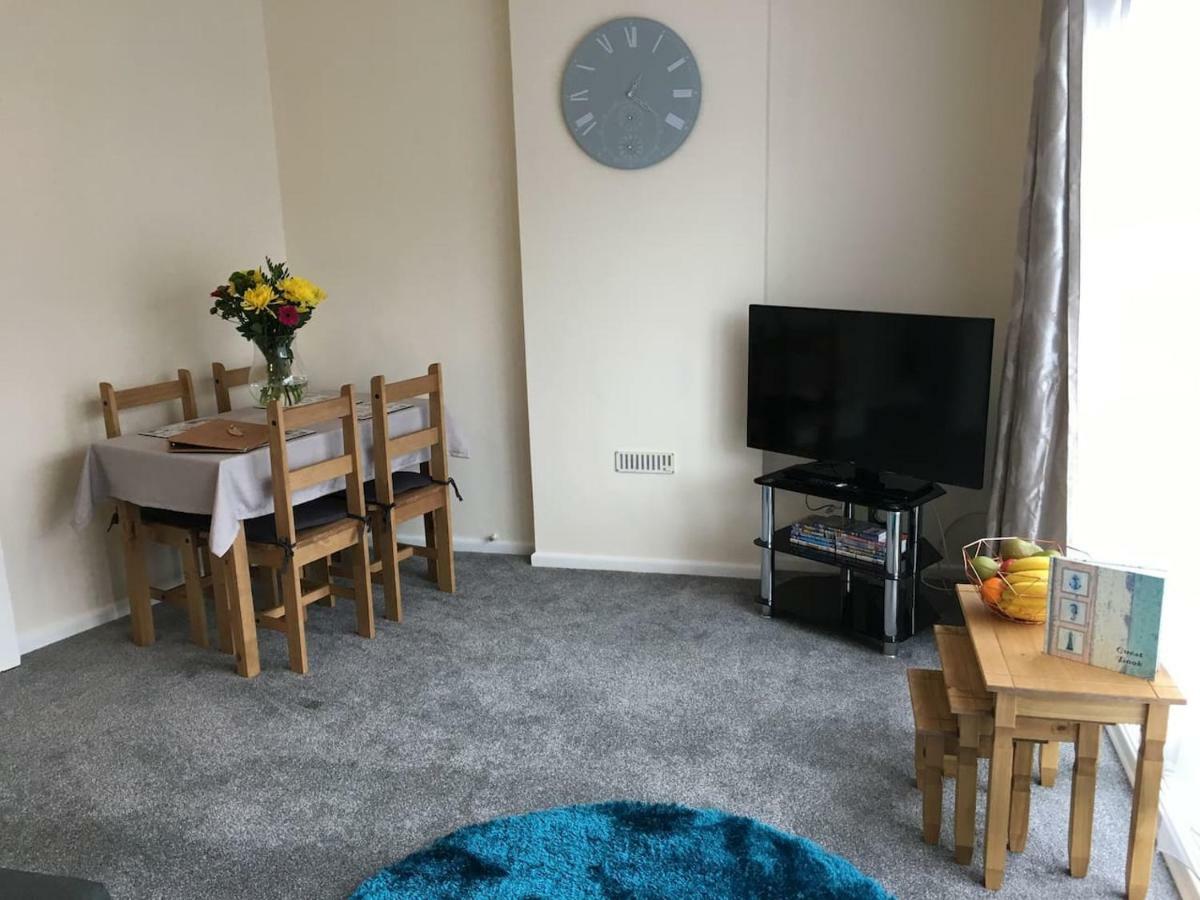 Wristland Court, Watchet Apartment Bagian luar foto