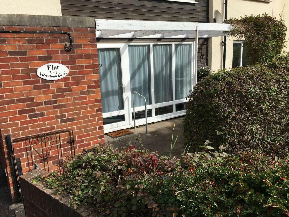 Wristland Court, Watchet Apartment Bagian luar foto